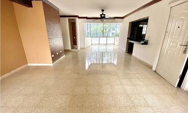 Se vende clásico apartamento en PH Las Perlas