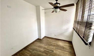 Se vende clásico apartamento en PH Las Perlas