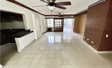 Se vende clásico apartamento en PH Las Perlas