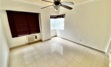 Se vende clásico apartamento en PH Las Perlas