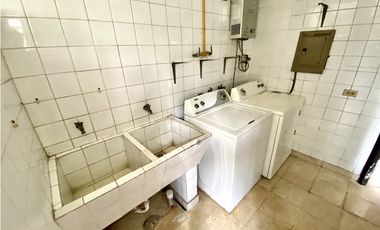 Se vende clásico apartamento en PH Las Perlas