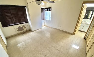 Se vende clásico apartamento en PH Las Perlas