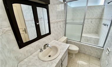 Se vende clásico apartamento en PH Las Perlas