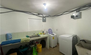VILLA DE LAS FUENTES / 2 NIVELES / 4 HABITACION / 380 M2 / 3 BAÑOS