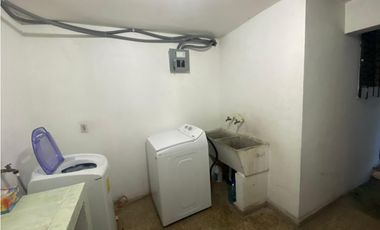 VILLA DE LAS FUENTES / 2 NIVELES / 4 HABITACION / 380 M2 / 3 BAÑOS