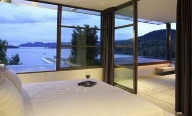 Luxurious Sea View Villa in Prime Location
