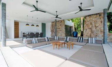 Luxurious Sea View Villa in Prime Location