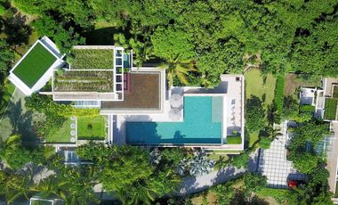 Luxurious Sea View Villa in Prime Location