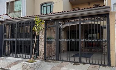 Jardines de La Paz, Emiliano Zapata