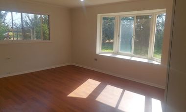 Oportunidad de parcela en Bollenar con linda casa estilo Georgian en excelente estado