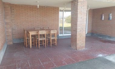 Oportunidad de parcela en Bollenar con linda casa estilo Georgian en excelente estado