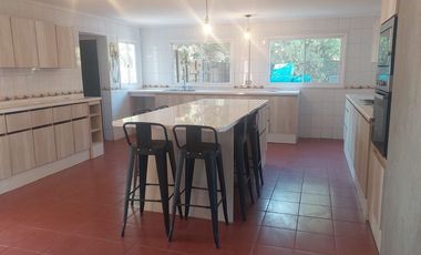 Oportunidad de parcela en Bollenar con linda casa estilo Georgian en excelente estado