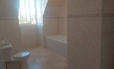 Oportunidad de parcela en Bollenar con linda casa estilo Georgian en excelente estado