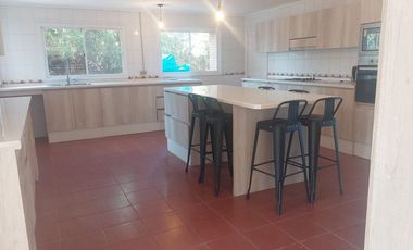 Oportunidad de parcela en Bollenar con linda casa estilo Georgian en excelente estado