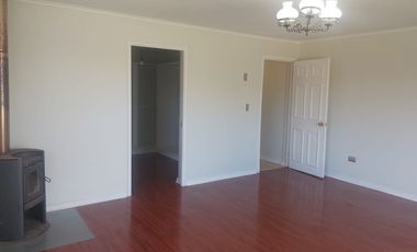 Oportunidad de parcela en Bollenar con linda casa estilo Georgian en excelente estado