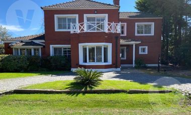 Casa en venta y alquiler - Barrio Echeverria del Lago, Canning