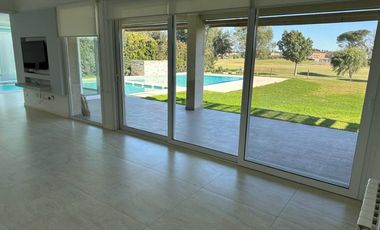 Casa en alquiler en Belen de Escobar