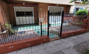 Casa con Departamento en venta en Quilmes Oeste