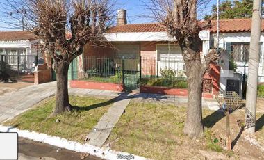 Casa con Departamento en venta en Quilmes Oeste