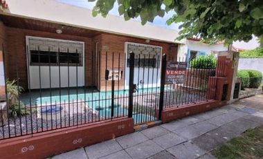 Casa con Departamento en venta en Quilmes Oeste