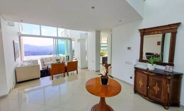 Venta de moderna CASA con piscina a en el Poblado, sector Palmas.