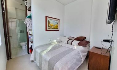 Venta de moderna CASA con piscina a en el Poblado, sector Palmas.