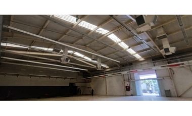 LOCAL 400M2  ALQUILER  -  MALL DAPA