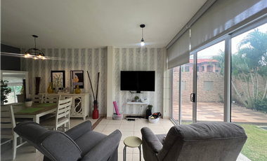 VENTA CASA REMODELADA EN PH VERSALLES [6)