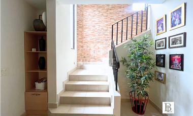 VENTA CASA REMODELADA EN PH VERSALLES [6)
