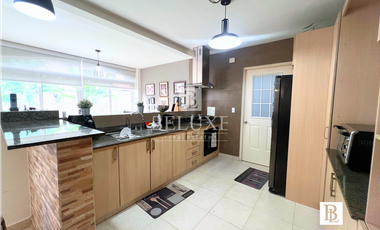 VENTA CASA REMODELADA EN PH VERSALLES [6)