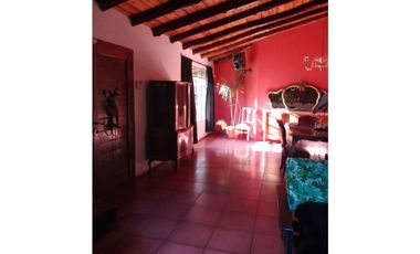 CASA EN EL BARRIO 