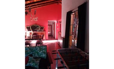 CASA EN EL BARRIO 