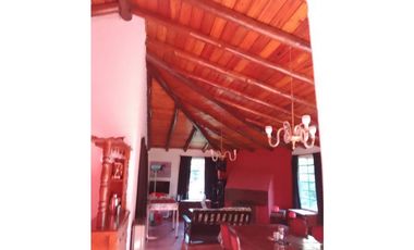 CASA EN EL BARRIO 