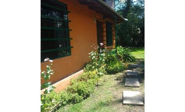 CASA EN EL BARRIO 