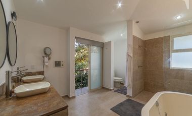 CASA EN VENTA Y  RENTA EN CLUB DE GOLF LAS LOMAS.