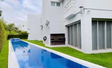 CASA EN RENTA EN CLUB DE GOLF LAS LOMAS.