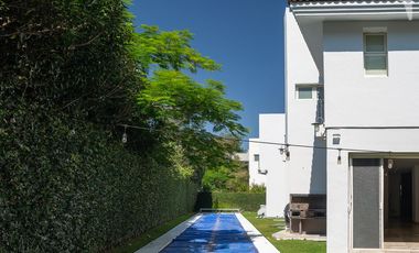 CASA EN VENTA Y  RENTA EN CLUB DE GOLF LAS LOMAS.