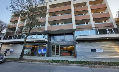 Vendo excelente departamento ubicado en cuarto piso en edificio Centro