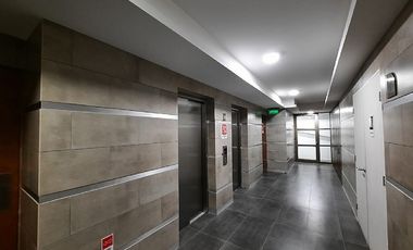 Vendo excelente departamento ubicado en cuarto piso en edificio Centro