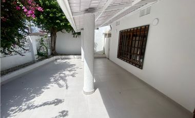 SE ARRIENDA AMPLIA CASA EN EL BARRIO EL PRADO, SANTA MARTA