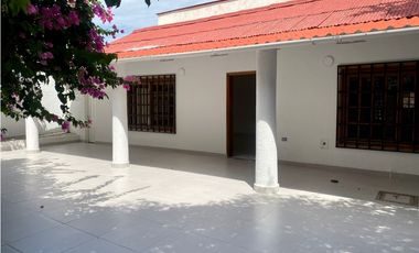 SE ARRIENDA AMPLIA CASA EN EL BARRIO EL PRADO, SANTA MARTA