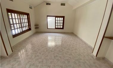 SE ARRIENDA AMPLIA CASA EN EL BARRIO EL PRADO, SANTA MARTA