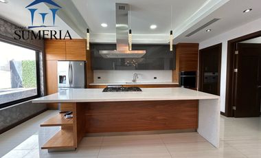 Residencia en venta con elevador en Bosques del San Francisco