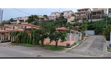 ALTOS DE PANAMA / VILLA DE VIZCAYA / 215 M2 / 3 HABITACIONES