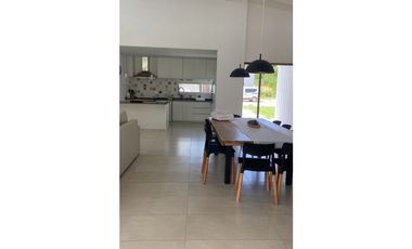 CASA EN VENTA COSTA ESMERALDA- LOTE 261 ECUESTRE