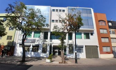 Local Comercial en Arriendo en huerfanos 1840
