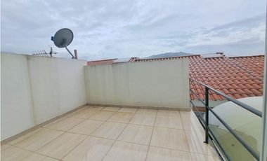 Maat vende casa en Conjunto San Antonio-Villeta 238m2 $630Millones