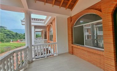 Maat vende casa en Conjunto San Antonio-Villeta 238m2 $630Millones