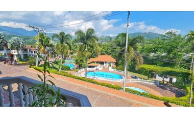Maat vende casa en Conjunto San Antonio-Villeta 238m2 $630Millones