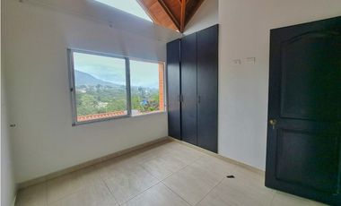 Maat vende casa en Conjunto San Antonio-Villeta 238m2 $630Millones